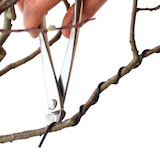 用鐵絲剪將鋁線剪斷